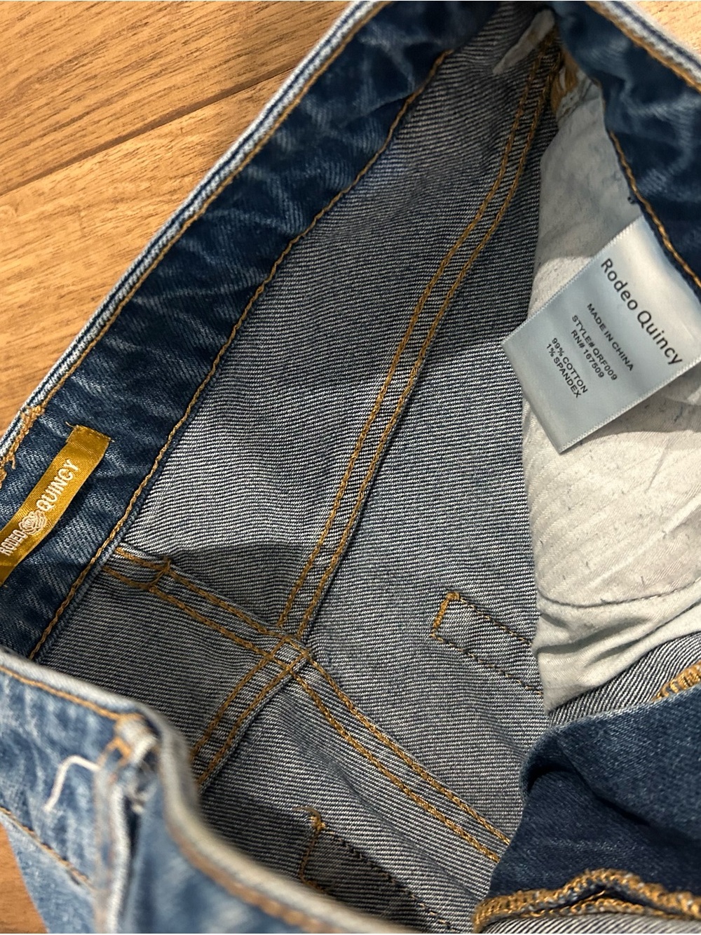 Women’s Wide-Leg Blue Denim Jeans with Embroidered Back Pocket - Picture 3 of 6
